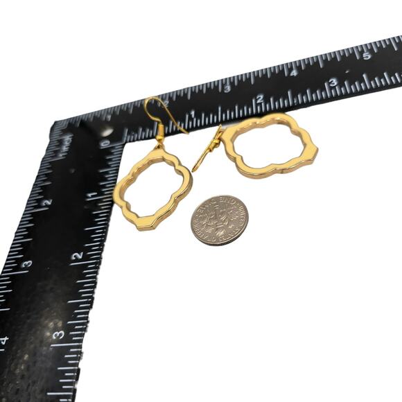 Pierced Earrings Moroccan Scalloped Open Work Beige Enamel Gold Tone Design - Picture 4 of 5